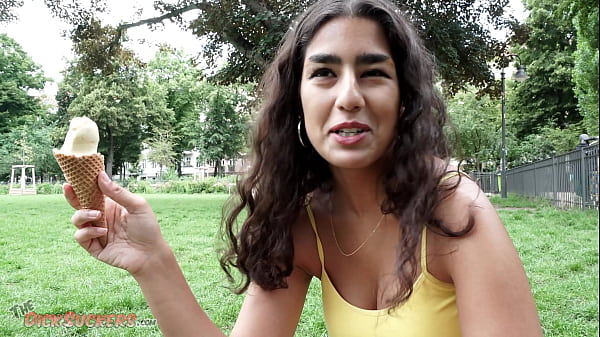 Арабскую крошку Luna Silver забрызгали спермой в любительском видео!