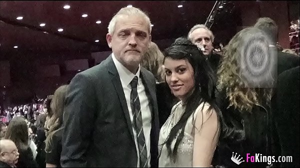 Получение награды Goya, чтобы трахаться в ванной!